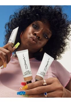 MAC Strobe Dewy Skin Tint - Getinte Dagcrème - Deep 2 -Mac 53c6eb6887ed4e218f254ab50c440da4