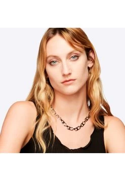 MAC Studio Radience Face & Body Radient Sheer Foundation - Foundation - W1 -Mac 6f030ae497df41e7ac53c437e6125640