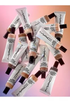 MAC Strobe Dewy Skin Tint - Getinte Dagcrème - Deep 2 -Mac db670476283c4a028f1604781bb3467c